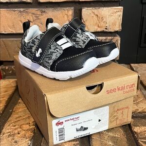 NWT See Kai Run Black & Gray Toddler Hook-and-Loop Sneakers Size 5